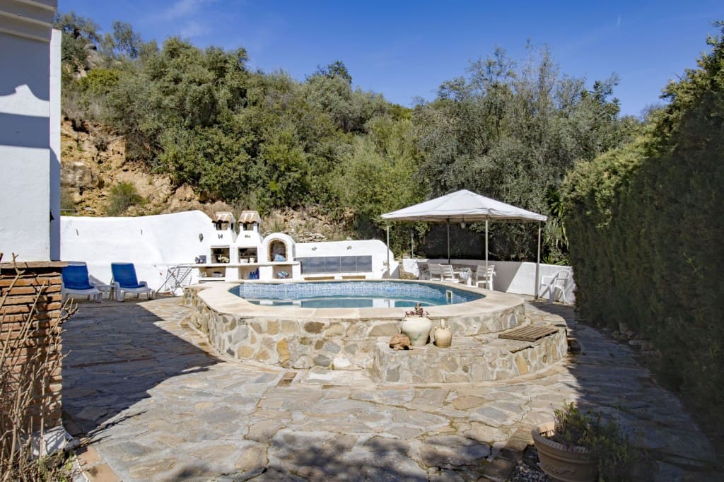 5 soveværelse Finca/Landehus til salg i Comares med swimmingpool - € 349.000 (Ref: 9859616)