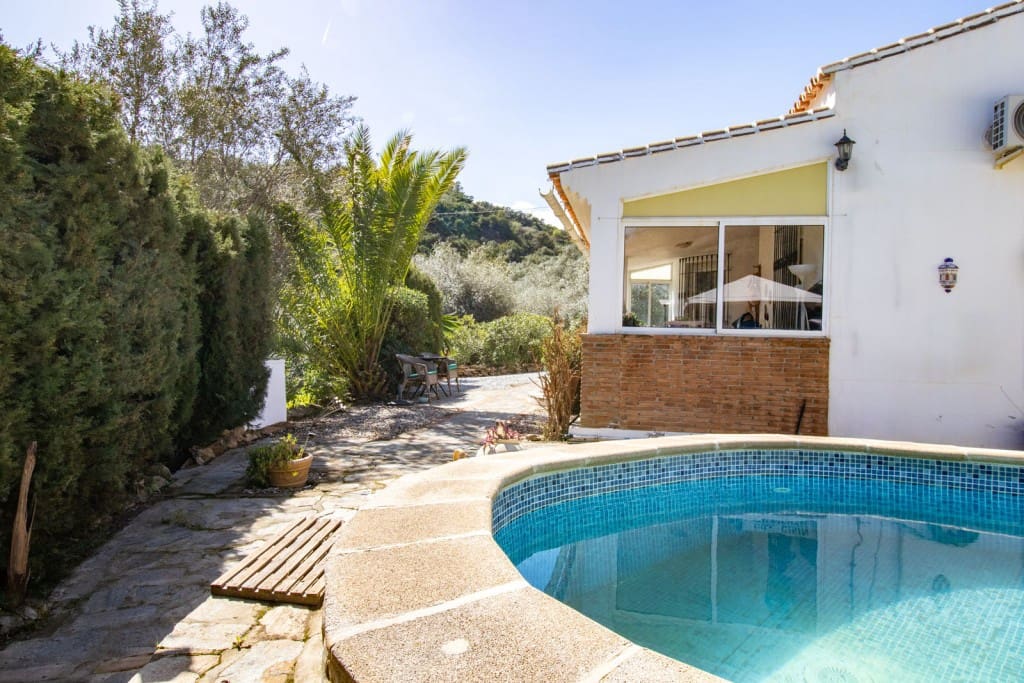 5 soveværelse Finca/Landehus til salg i Comares med swimmingpool - € 349.000 (Ref: 9859616)