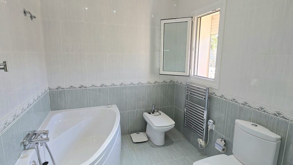 5 soveværelse Finca/Landehus til salg i Competa med swimmingpool garage - € 575.000 (Ref: 9933672)
