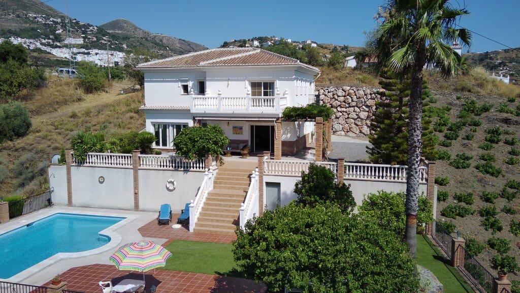 5 soveværelse Finca/Landehus til salg i Competa med swimmingpool garage - € 575.000 (Ref: 9933672)