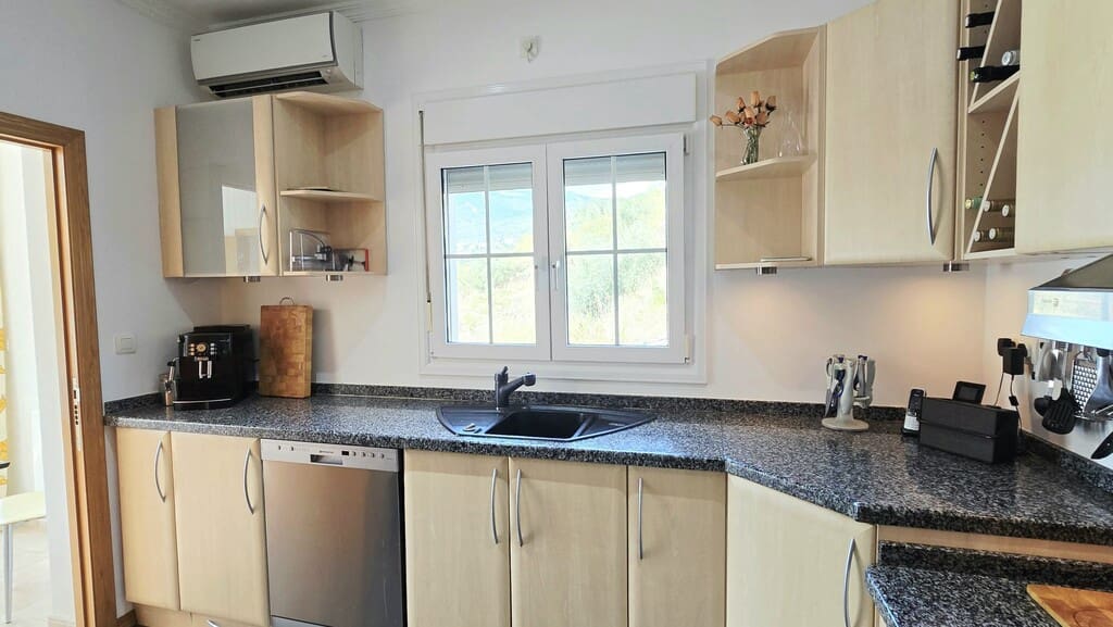 5 soveværelse Finca/Landehus til salg i Competa med swimmingpool garage - € 575.000 (Ref: 9933672)