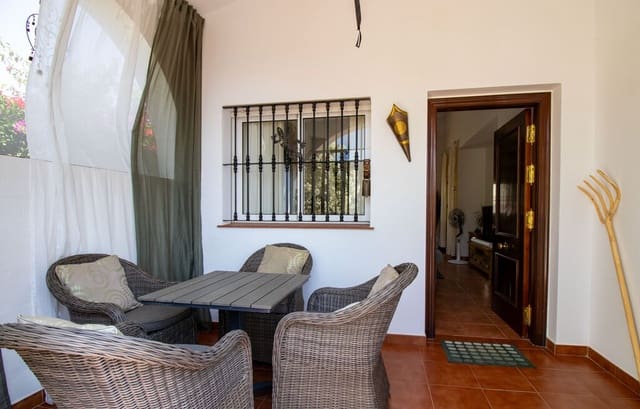 3 soveværelse Villa til salg i Mondron, Periana med swimmingpool - € 315.000 (Ref: 9943383)