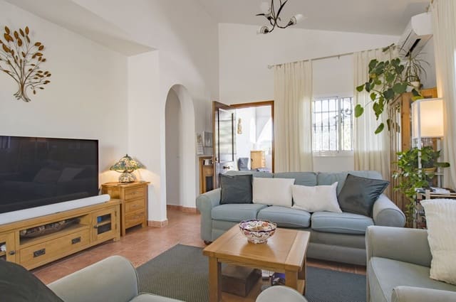 3 soveværelse Villa til salg i Mondron, Periana med swimmingpool - € 315.000 (Ref: 9943383)