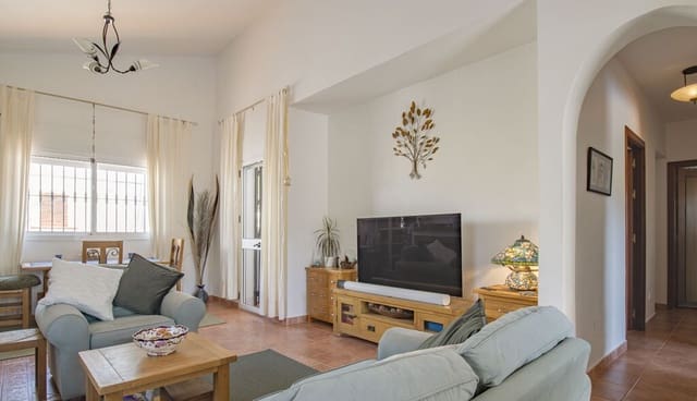 3 soveværelse Villa til salg i Mondron, Periana med swimmingpool - € 315.000 (Ref: 9943383)