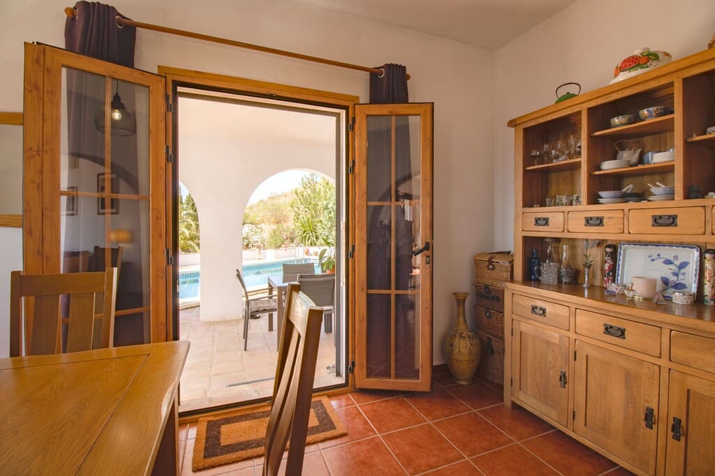 3 sypialnia Finka/Dom wiejski na sprzedaż w Colmenar z basenem - 360 000 € (Ref: 9949299)