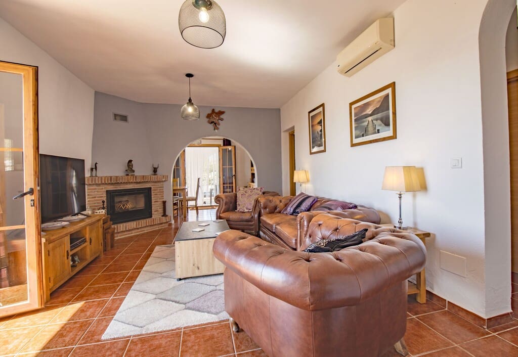 3 sypialnia Finka/Dom wiejski na sprzedaż w Colmenar z basenem - 360 000 € (Ref: 9949299)