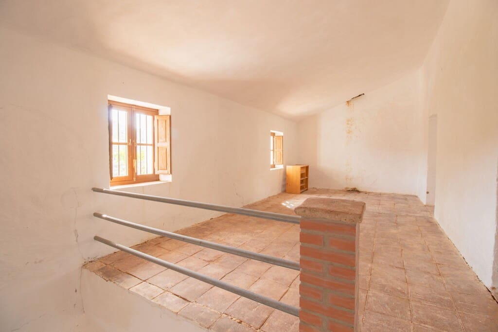 4 bedroom Finca/Country House for sale in Riogordo - € 75,000 (Ref: 9962232)