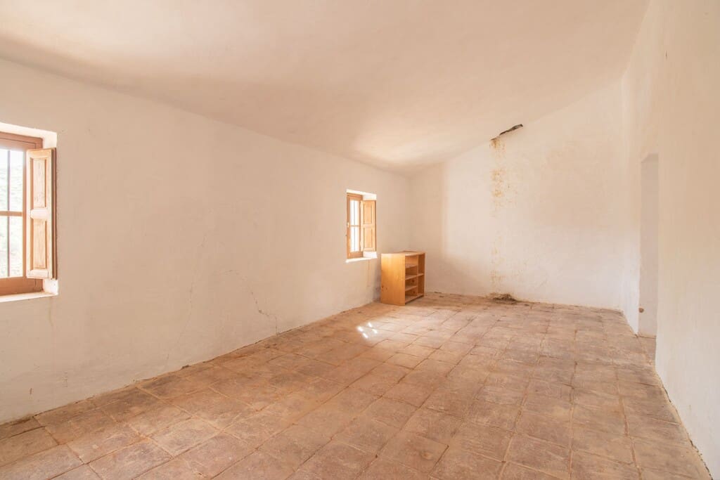 4 bedroom Finca/Country House for sale in Riogordo - € 75,000 (Ref: 9962232)