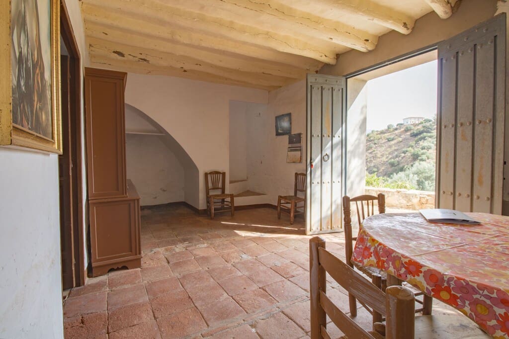 4 bedroom Finca/Country House for sale in Riogordo - € 75,000 (Ref: 9962232)