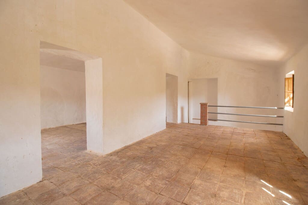 4 bedroom Finca/Country House for sale in Riogordo - € 75,000 (Ref: 9962232)