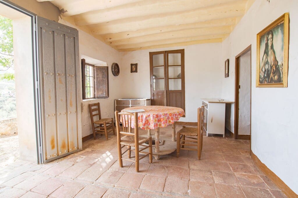 4 bedroom Finca/Country House for sale in Riogordo - € 75,000 (Ref: 9962232)