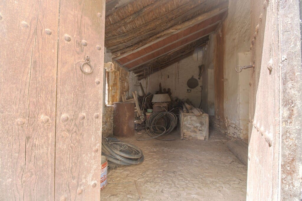 4 bedroom Finca/Country House for sale in Riogordo - € 75,000 (Ref: 9962232)