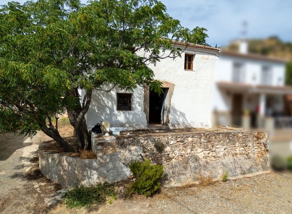 4 bedroom Finca/Country House for sale in Riogordo - € 75,000 (Ref: 9962232)