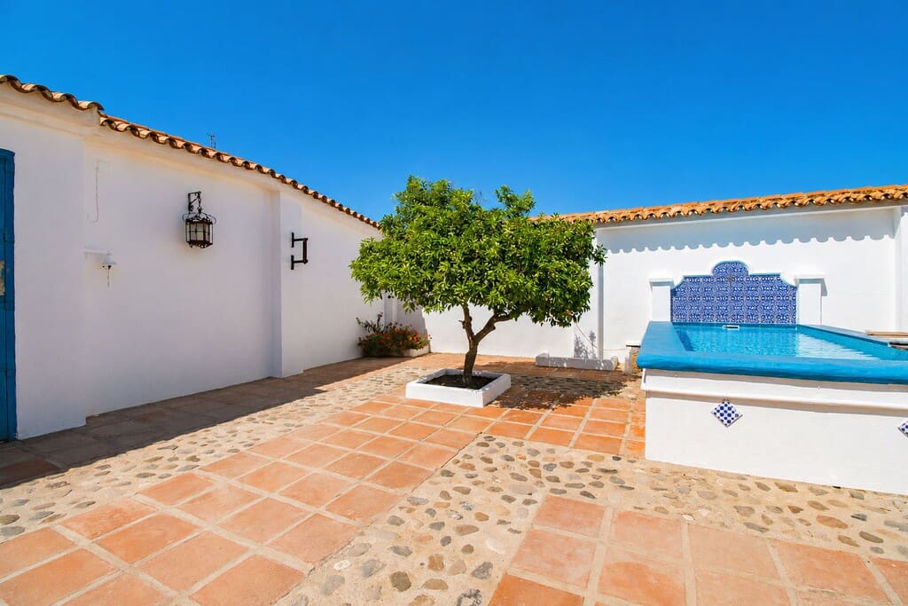 5 soveværelse Finca/Landehus til salg i Riogordo med swimmingpool - € 635.000 (Ref: 9974919)