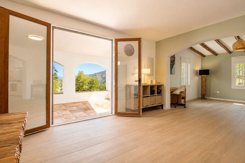 5 soveværelse Finca/Landehus til salg i Riogordo med swimmingpool - € 635.000 (Ref: 9974919)
