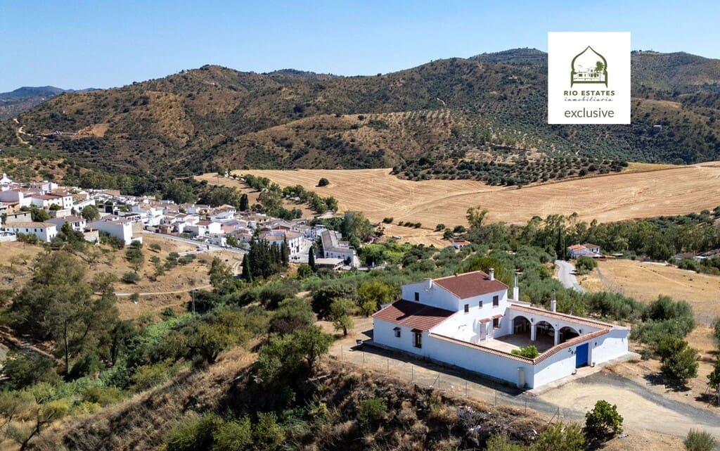 5 soveværelse Finca/Landehus til salg i Riogordo med swimmingpool - € 635.000 (Ref: 9974919)