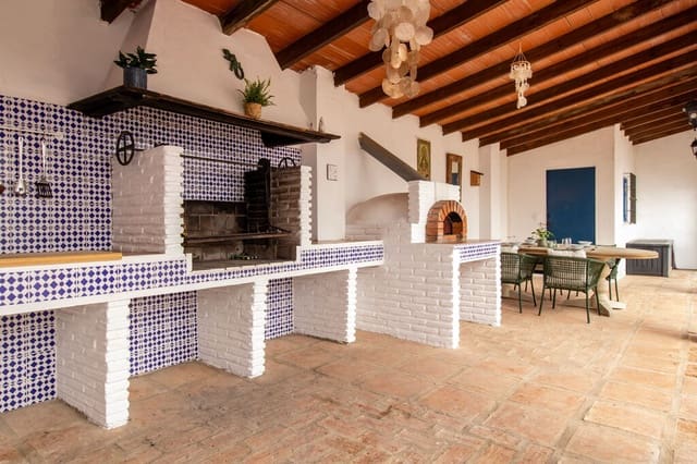 Finca/Casa Rural de 5 habitaciones en Riogordo en venta con piscina - 635.000 € (Ref: 9974919)