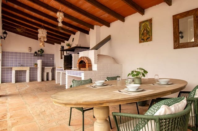 Finca/Casa Rural de 5 habitaciones en Riogordo en venta con piscina - 635.000 € (Ref: 9974919)