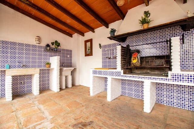 Finca/Casa Rural de 5 habitaciones en Riogordo en venta con piscina - 635.000 € (Ref: 9974919)
