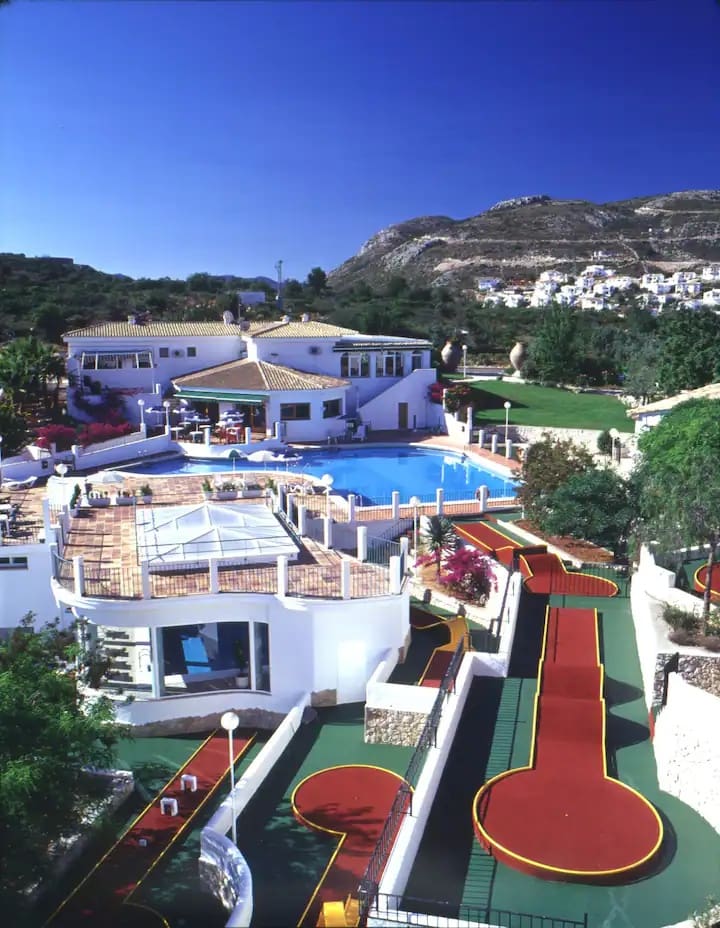 Ático de 2 habitaciones en Pego en alquiler con piscina garaje - 895 € (Ref: 9293828)