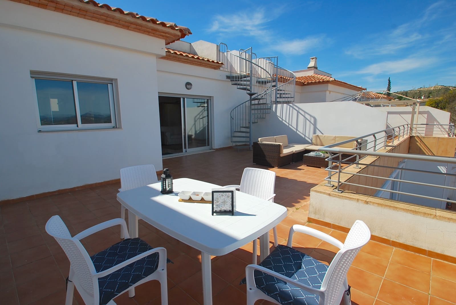 Ático de 2 habitaciones en Pego en alquiler con piscina garaje - 895 € (Ref: 9293828)