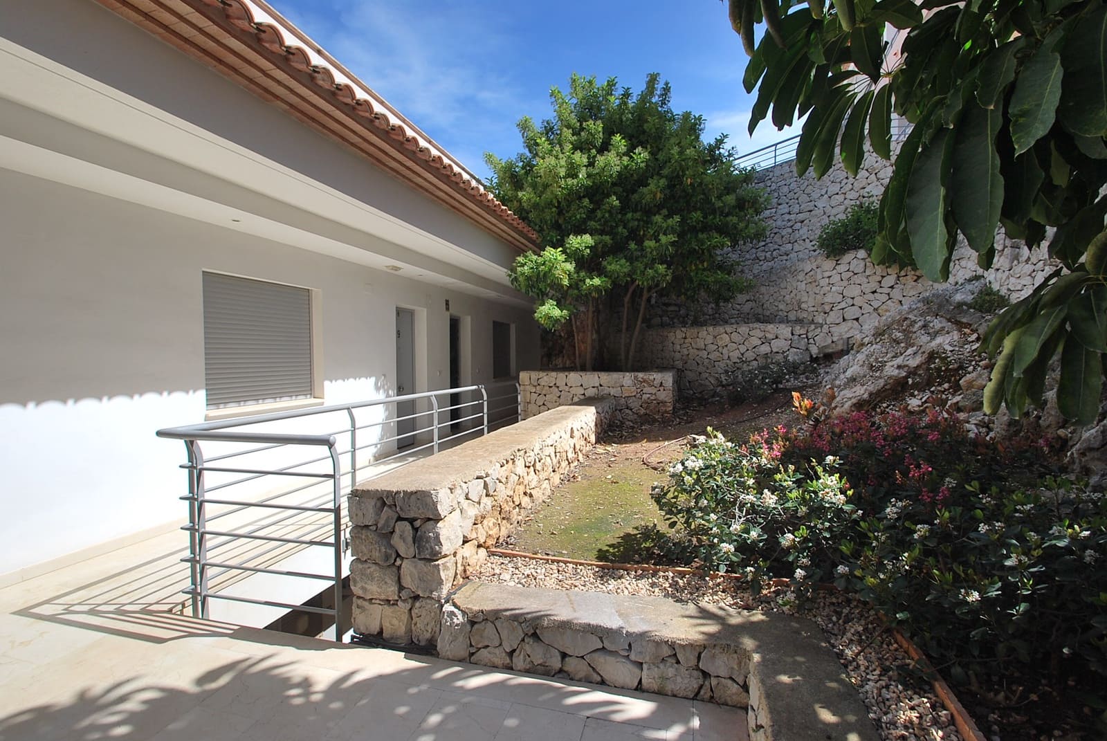 Ático de 2 habitaciones en Pego en alquiler con piscina garaje - 895 € (Ref: 9293828)