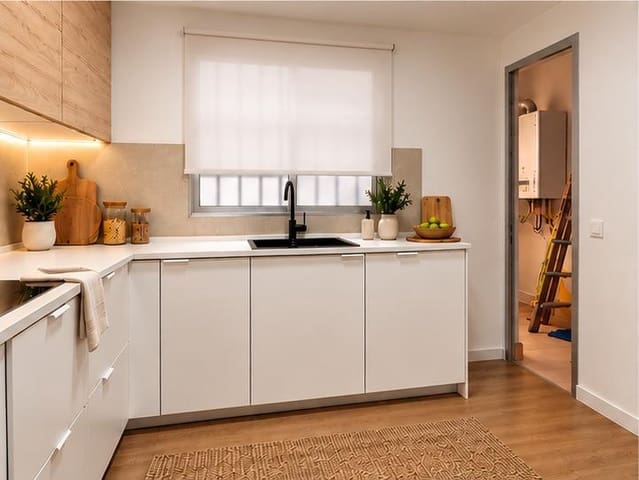 4 bedroom Flat for sale in Mont-Olivet, Valencia city with garage - € 495,000 (Ref: 10185279)