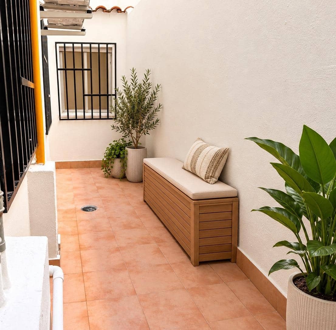 4 bedroom Flat for sale in Valencia city with garage - € 495,000 (Ref: 10185279)