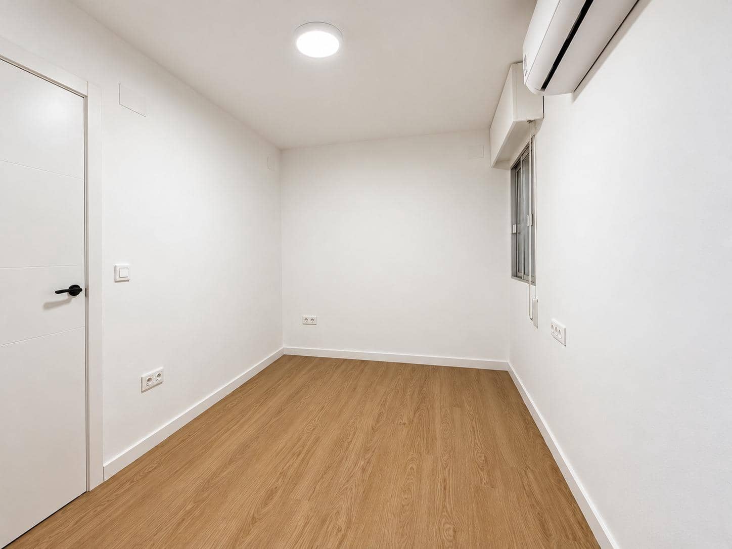 4 bedroom Flat for sale in Valencia city with garage - € 495,000 (Ref: 10185279)
