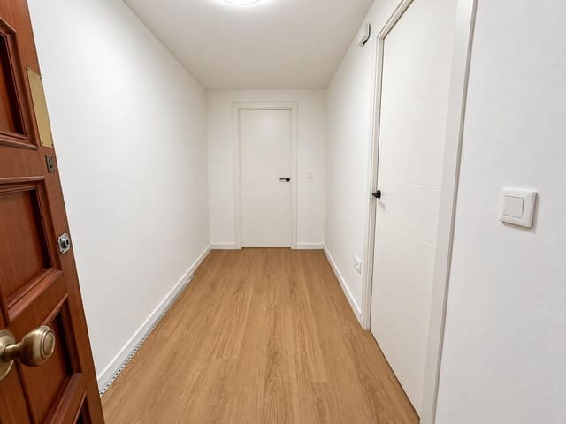 4 bedroom Flat for sale in Mont-Olivet, Valencia city with garage - € 495,000 (Ref: 10185279)