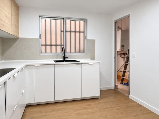4 bedroom Flat for sale in Mont-Olivet, Valencia city with garage - € 495,000 (Ref: 10185279)