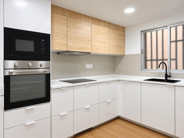 4 bedroom Flat for sale in Mont-Olivet, Valencia city with garage - € 495,000 (Ref: 10185279)