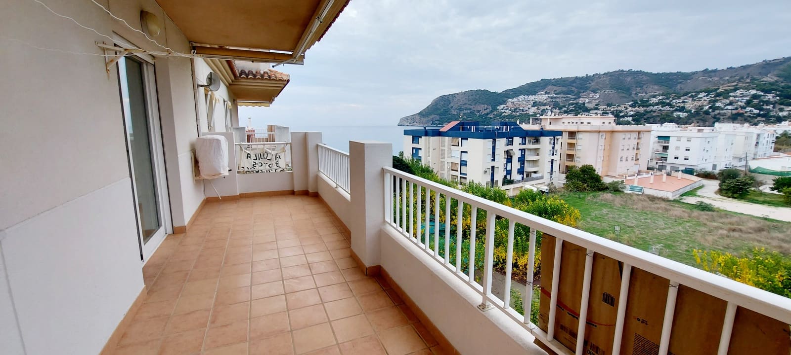 3 sovrum Strandlägenhet att hyra i La Herradura med garage - 900 € (Ref: 9246060)