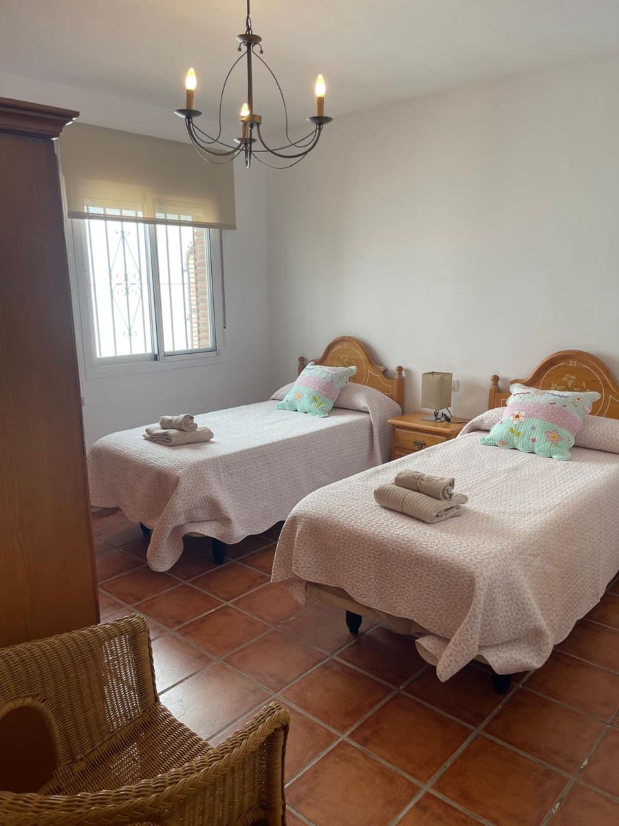 4 soveværelse Villa til leje i Almunecar med swimmingpool - € 3.000 (Ref: 9254089)