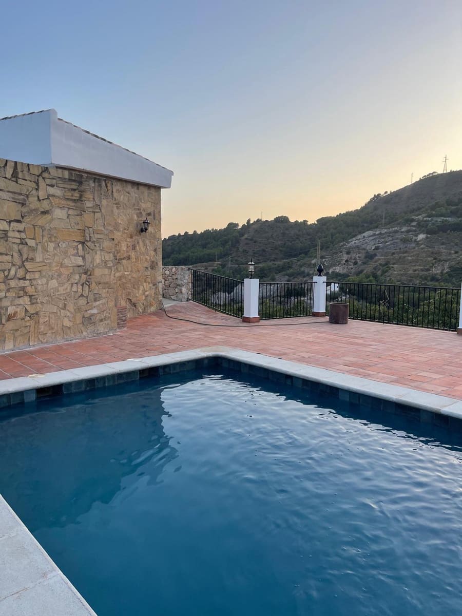 4 soveværelse Villa til leje i Almunecar med swimmingpool - € 3.000 (Ref: 9254089)