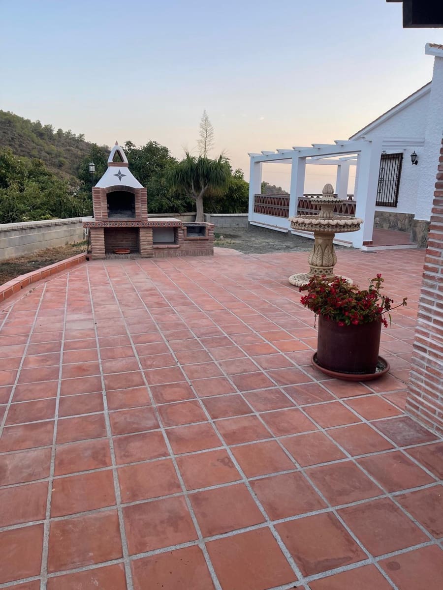 4 soveværelse Villa til leje i Almunecar med swimmingpool - € 3.000 (Ref: 9254089)