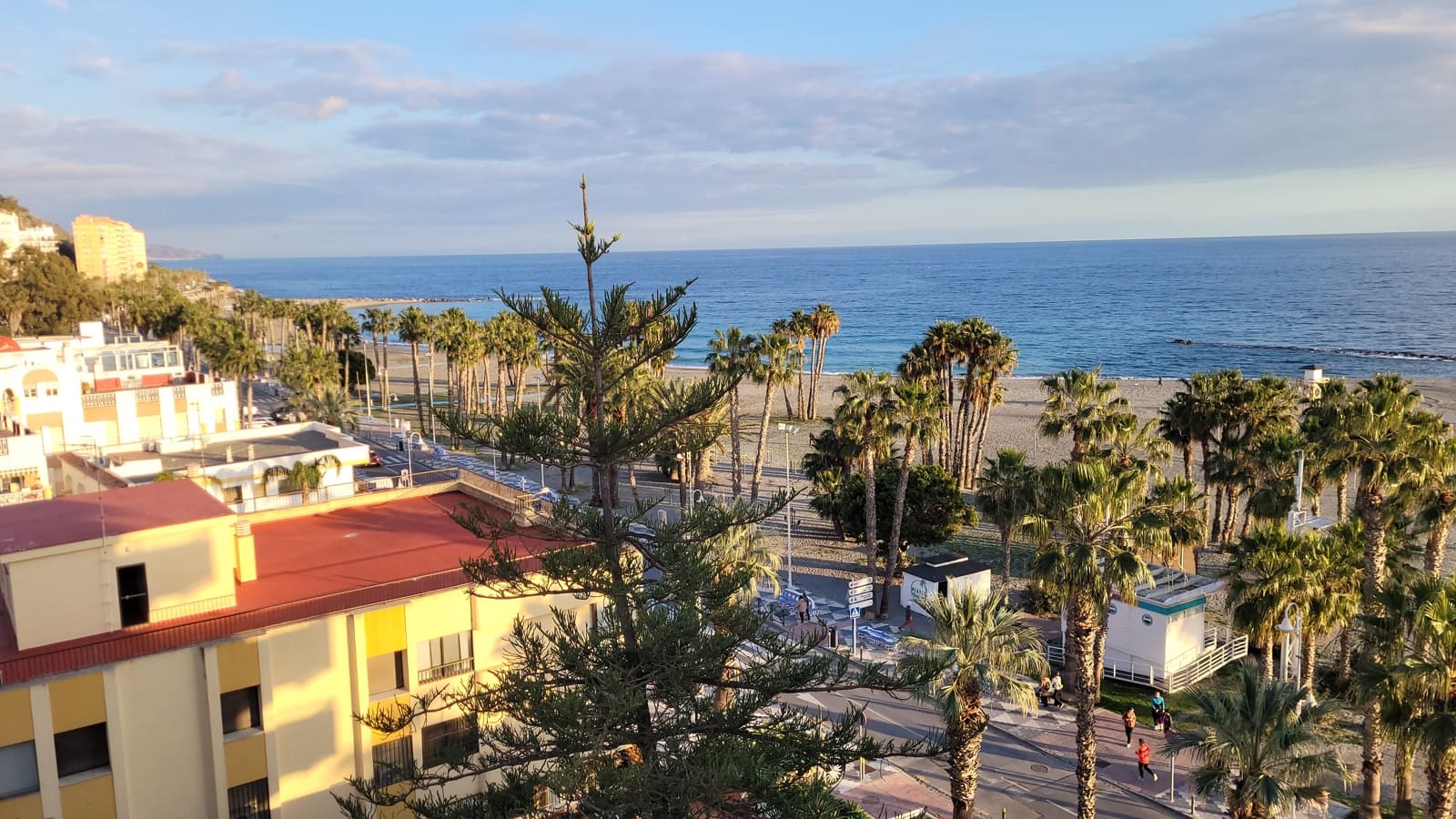 3 soveværelse Strandlejlighed til leje i Almunecar med garage - € 1.100 (Ref: 9256638)