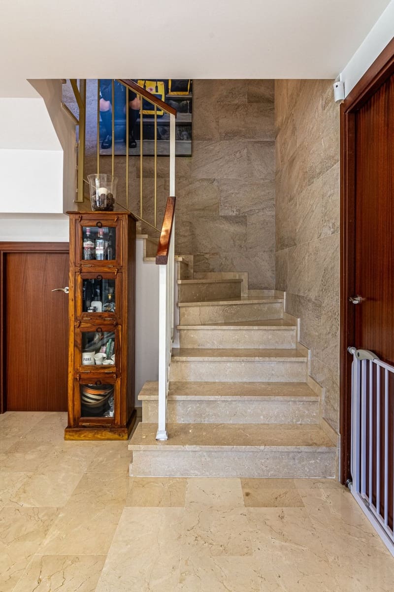 5 bedroom Apartment for sale in Guadalmina with pool garage - € 690,000 (Ref: 9207164)