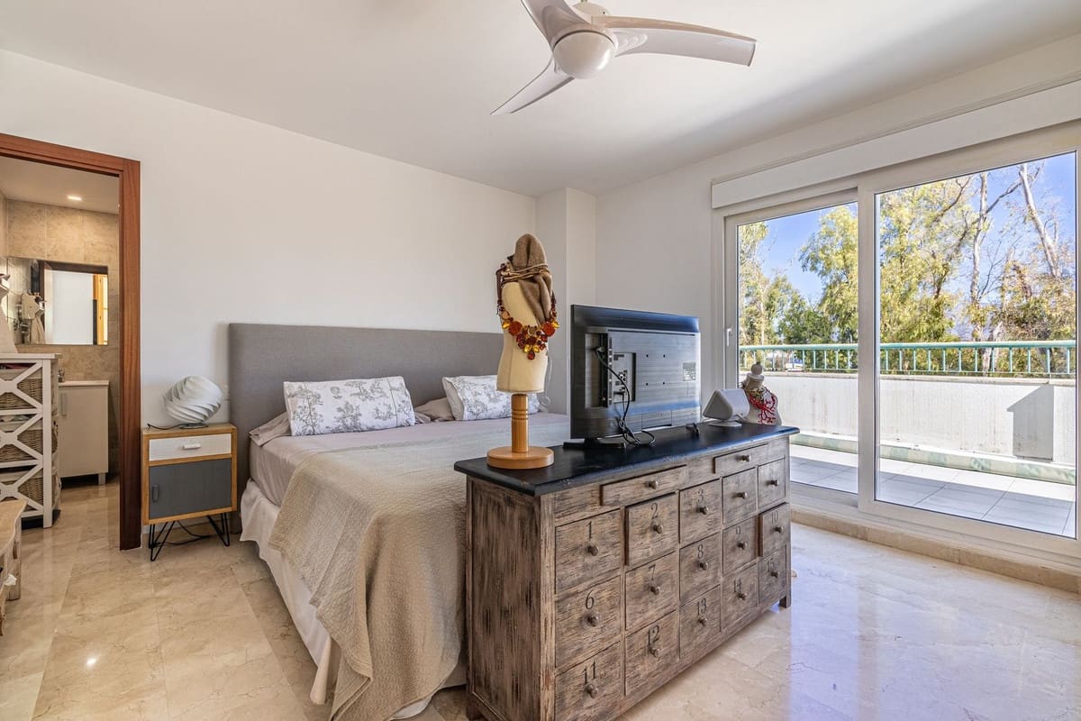 5 bedroom Apartment for sale in Guadalmina with pool garage - € 690,000 (Ref: 9207164)