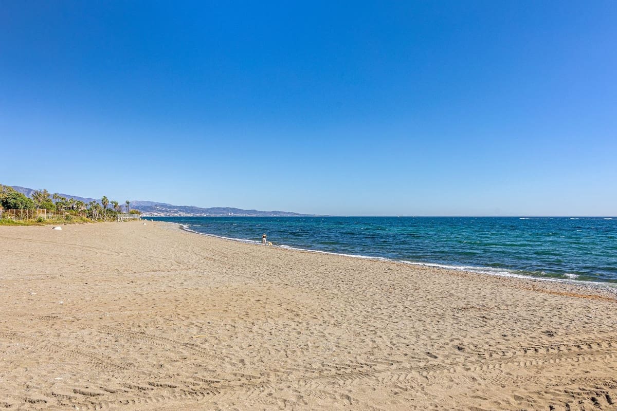 5 bedroom Apartment for sale in Guadalmina with pool garage - € 690,000 (Ref: 9207164)