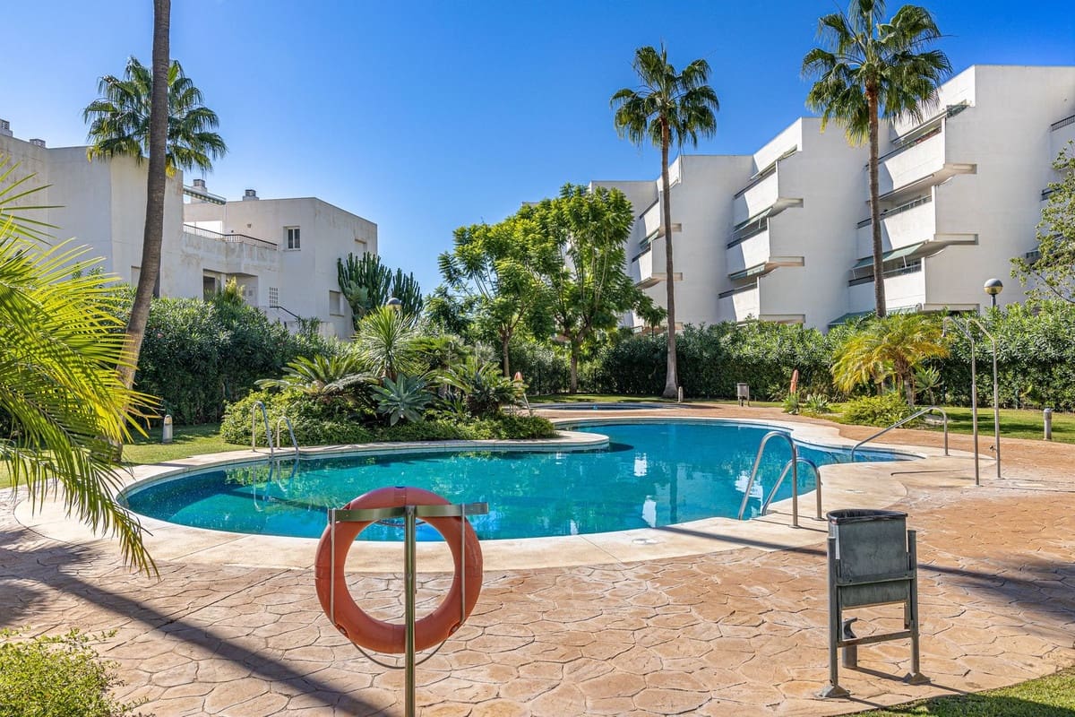 5 bedroom Apartment for sale in Guadalmina with pool garage - € 690,000 (Ref: 9207164)