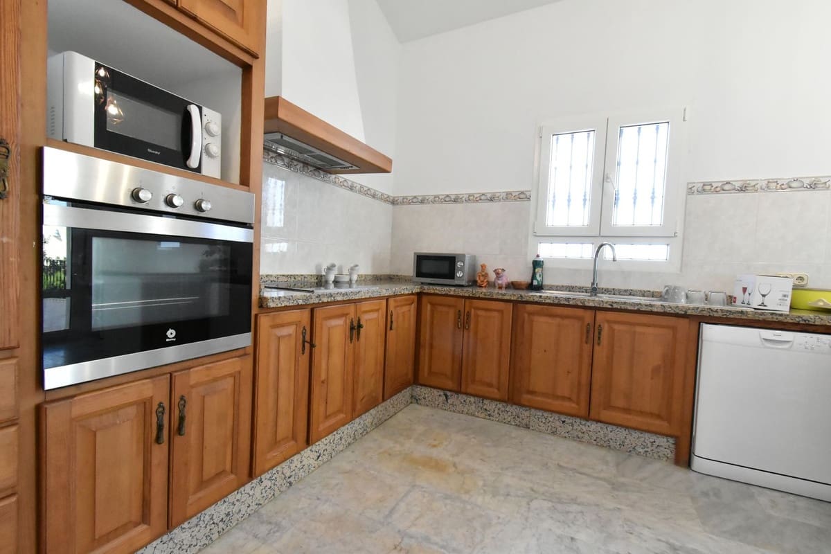 4 camera da letto Villa da affitare come casa vacanza in Manilva con piscina garage - 2.500 € (Rif: 9207166)