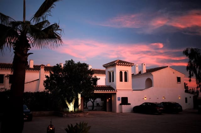 13 slaapkamer Hotel te koop in Villanueva de la Concepcion - € 2.300.000 (Ref: 9211658)