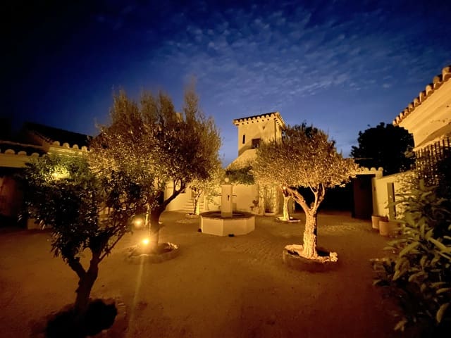 13 slaapkamer Hotel te koop in Villanueva de la Concepcion - € 2.300.000 (Ref: 9211658)