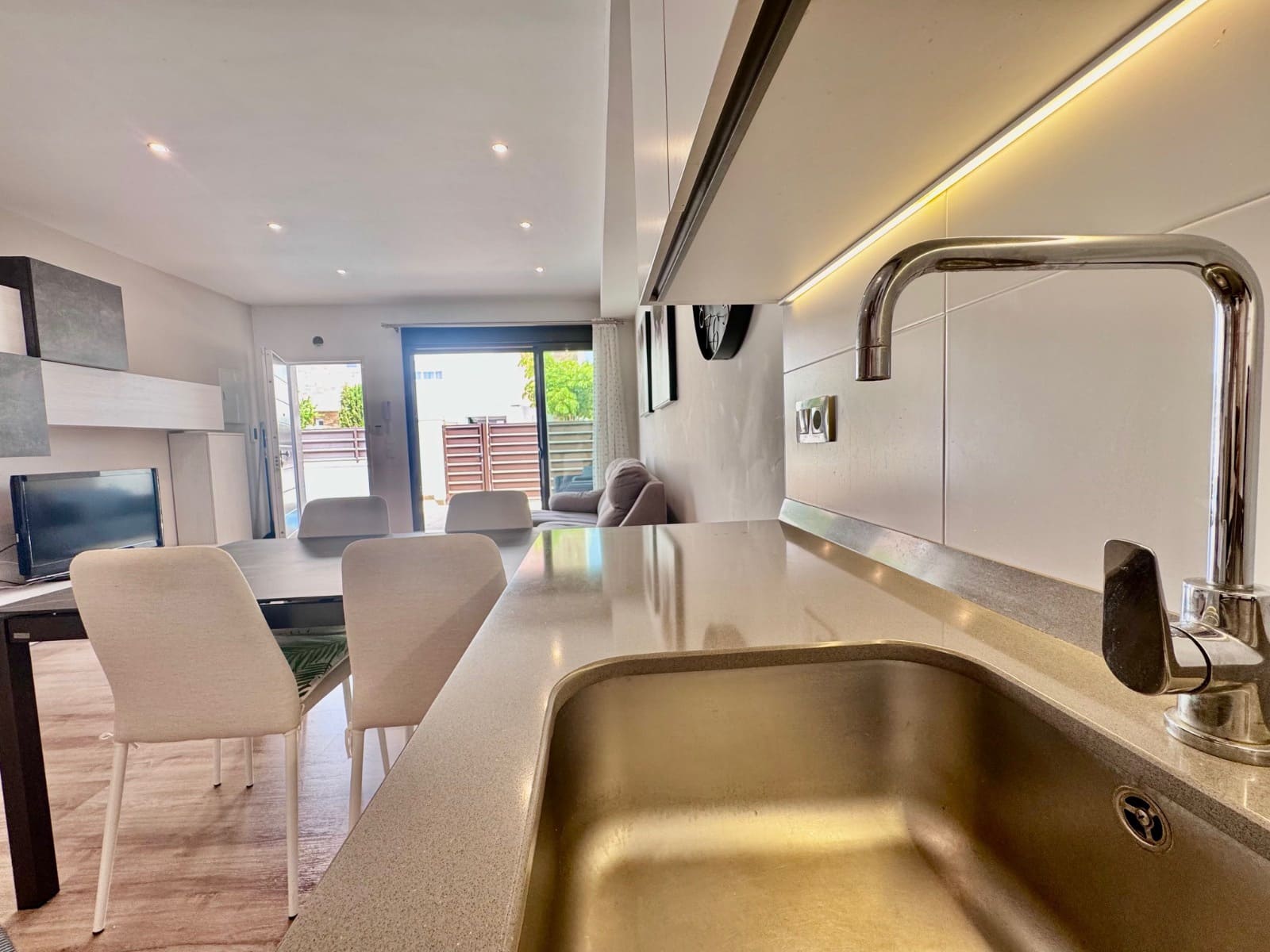 Chalet de 3 habitaciones en San Pedro del Pinatar en venta con piscina - 299.900 € (Ref: 9223337)