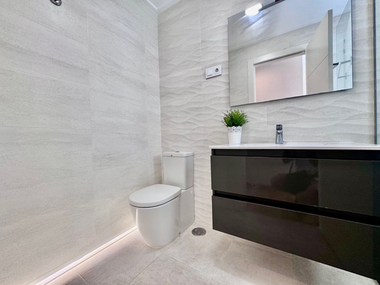 Chalet de 3 habitaciones en San Pedro del Pinatar en venta con piscina - 299.900 € (Ref: 9223337)