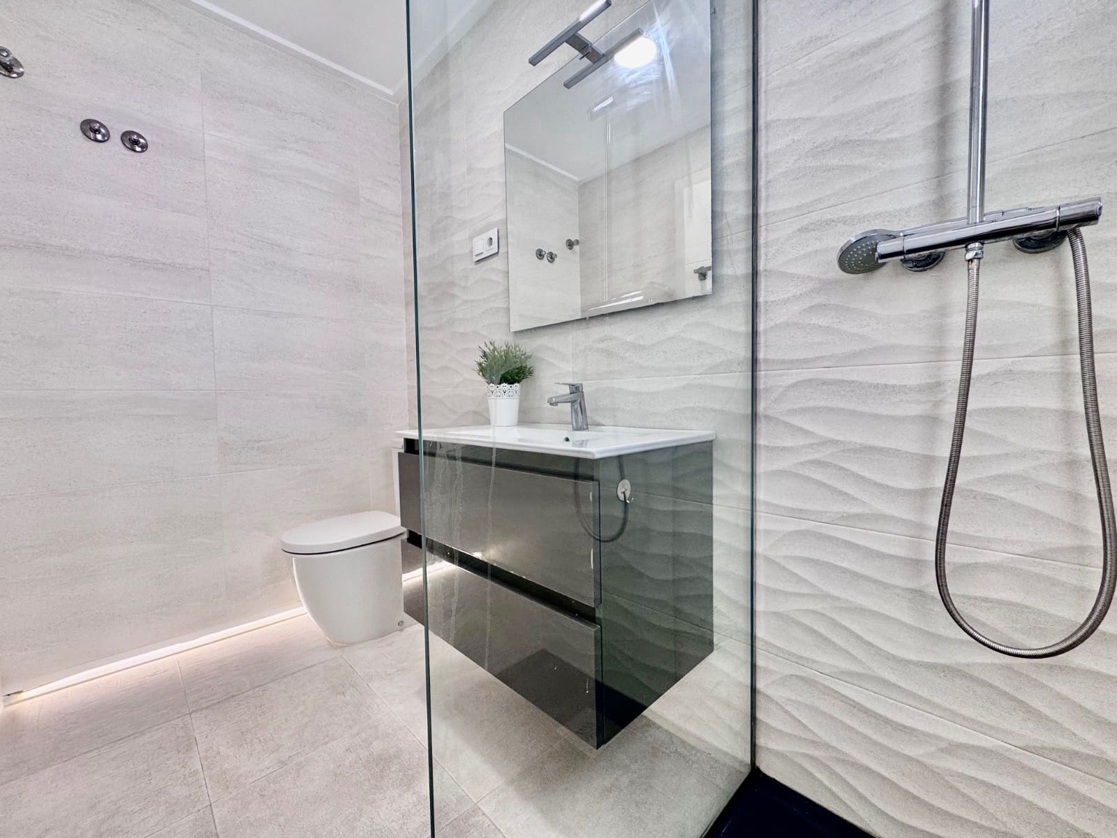 Chalet de 3 habitaciones en San Pedro del Pinatar en venta con piscina - 299.900 € (Ref: 9223337)