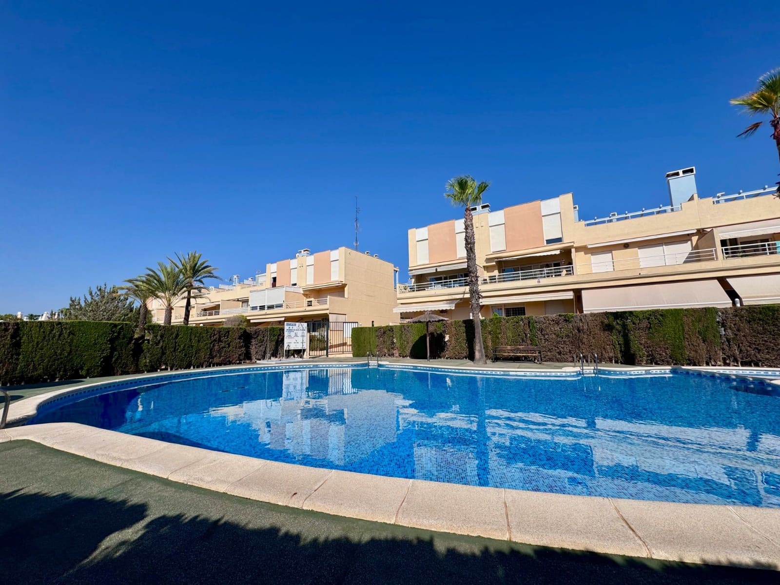 3 soveværelse Byhus til salg i Campoamor med swimmingpool garage - € 389.000 (Ref: 9223573)