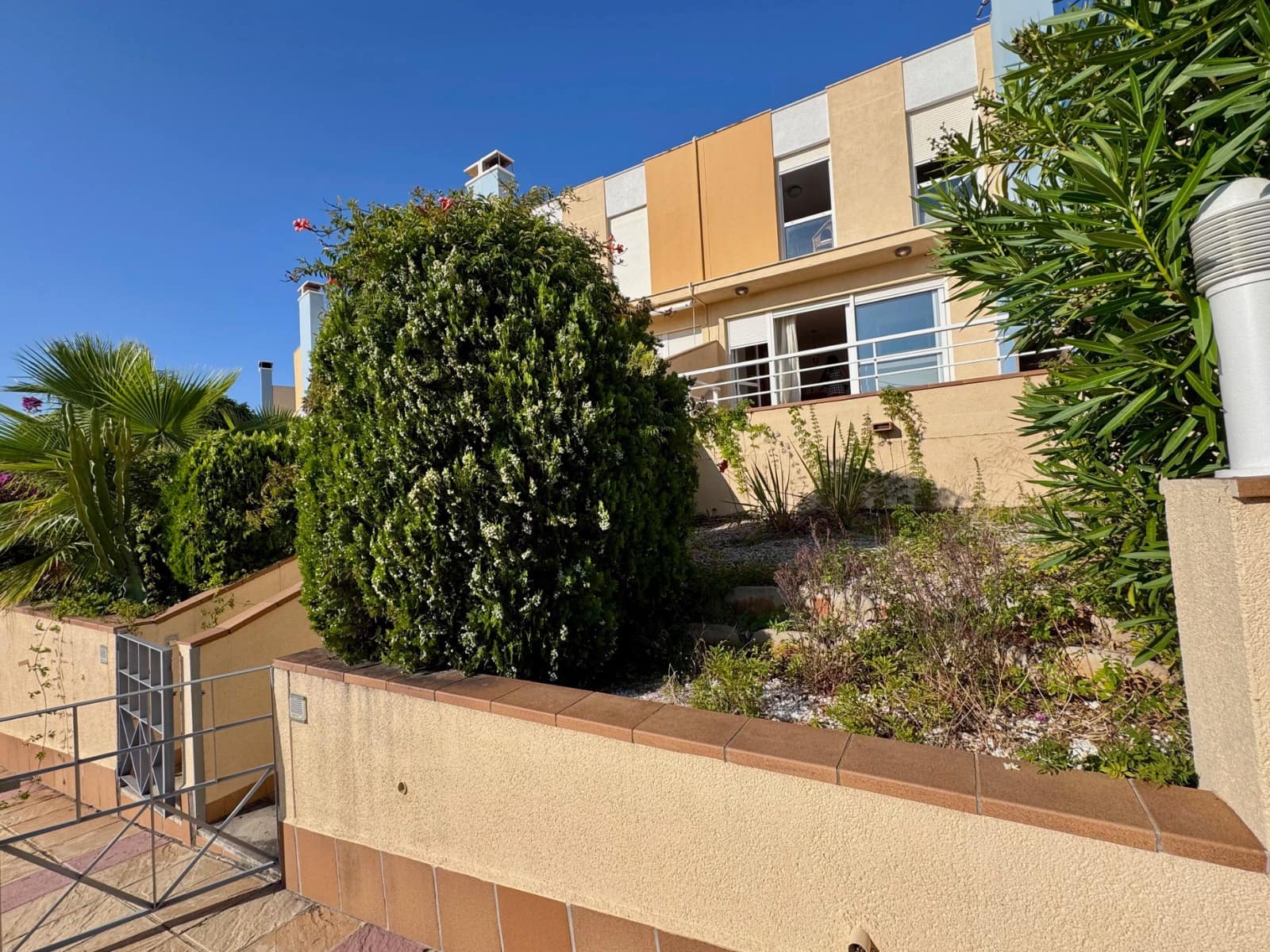 3 soveværelse Byhus til salg i Campoamor med swimmingpool garage - € 389.000 (Ref: 9223573)