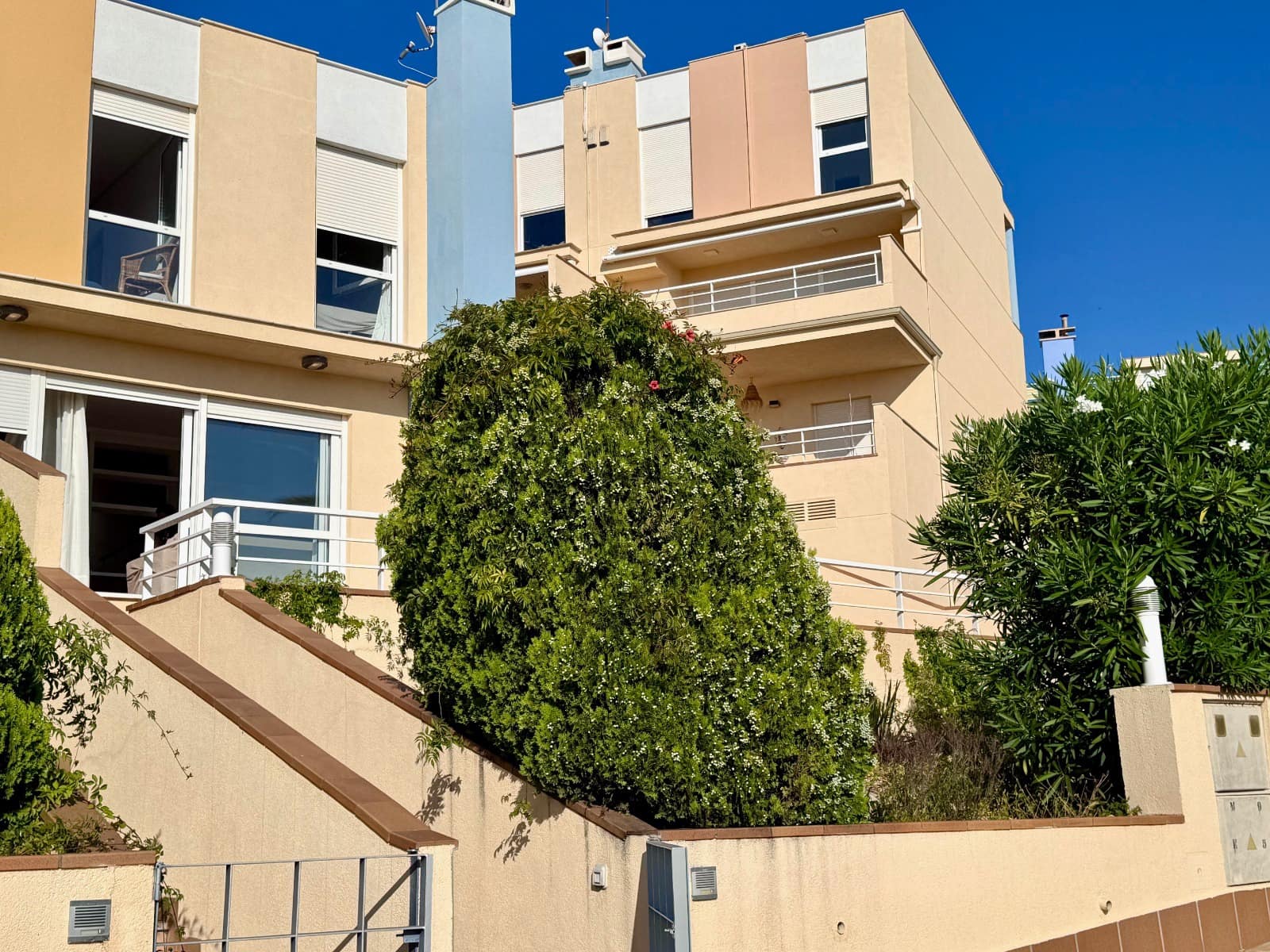 3 soveværelse Byhus til salg i Campoamor med swimmingpool garage - € 389.000 (Ref: 9223573)